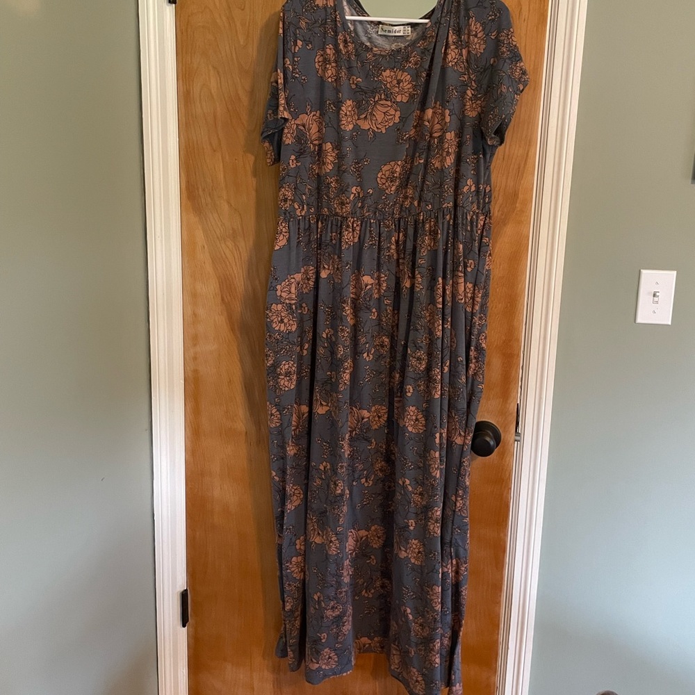 Nemidor t-shirt maxi in floral navy-grey and coral